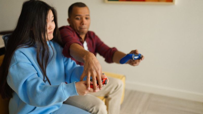 Pourquoi il y a une couleur orange clignotante sur ma manette PS4