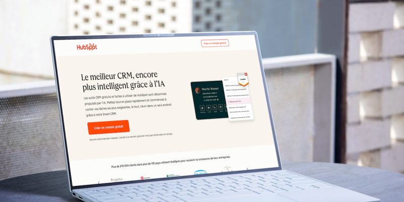 Le site web officiel de HubSpot en action sur un PC portable